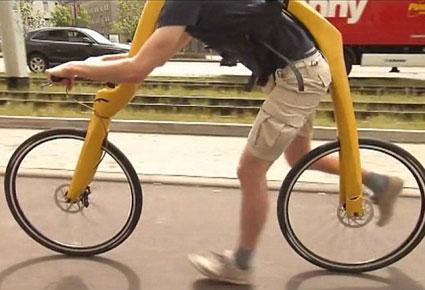 دراجة فلينستونز الهوائية من دون سرج أو دواسات